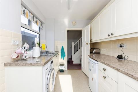 undefined, Mount Crescent, WAKEFIELD