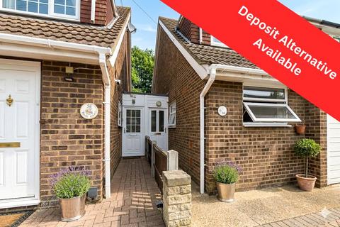 3 bedroom semi-detached house to rent, Birch Close, Romford RM7