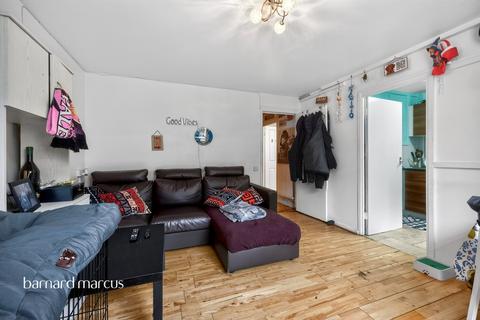 1 bedroom ground floor flat for sale, Wentworth Crescent, London