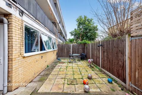 1 bedroom ground floor flat for sale, Wentworth Crescent, London