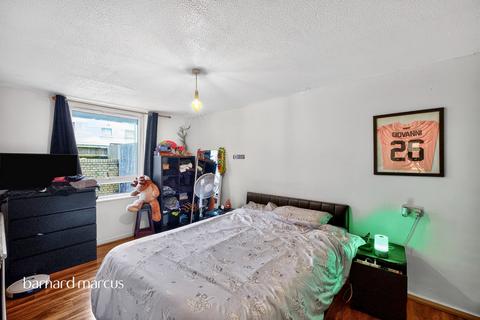 1 bedroom ground floor flat for sale, Wentworth Crescent, London