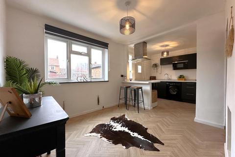 3 bedroom semi-detached house for sale, Montgomery Road, Newark