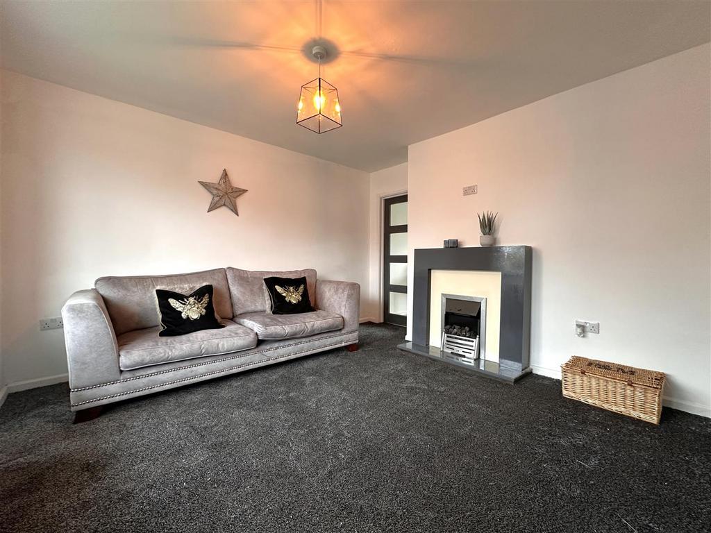 Large Lounge 323