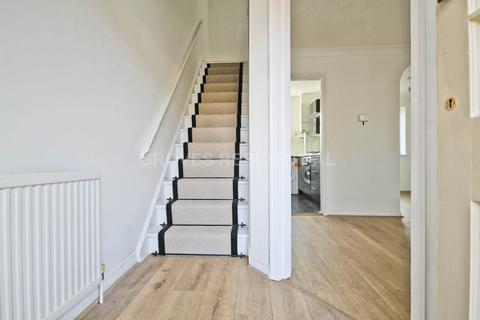 3 bedroom terraced house to rent, Kirrane Close, New Malden