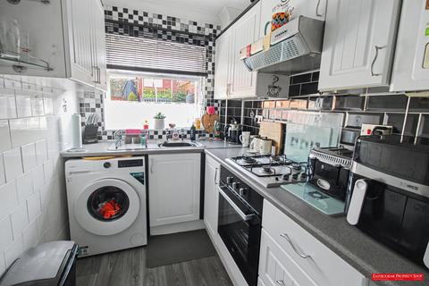 2 bedroom semi-detached house for sale, Honeysuckle Close, Eastbourne BN23