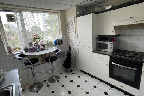 1 bedroom in a house share to rent, Phildor Court, Princes Park Avenue, London
