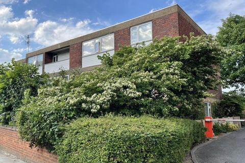 1 bedroom in a house share to rent, Phildor Court, Princes Park Avenue, London