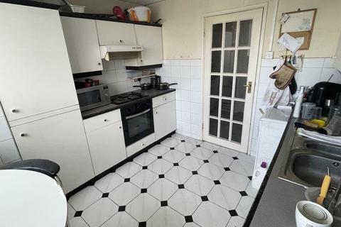 1 bedroom in a house share to rent, Phildor Court, Princes Park Avenue, London