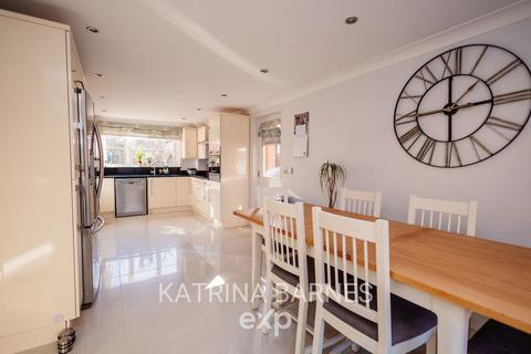 5 bedroom detached house for sale, Crofters Walk, Braintree CM77