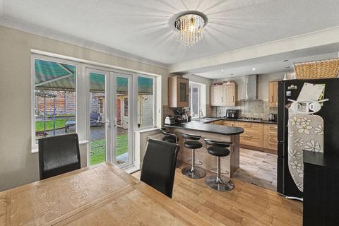 4 bedroom semi-detached house for sale, Peveril Close, Whitefield, M45