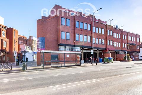 Queen Annes Court, Peascod Street, Windsor, SL4
