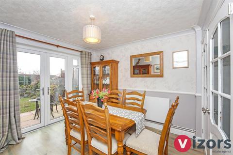 5 bedroom detached house for sale, Milford Close, Walkwood, Redditch