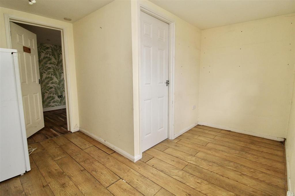 L-Shape Room
