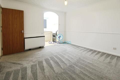 1 bedroom flat for sale, Bruce Close, Cippenham