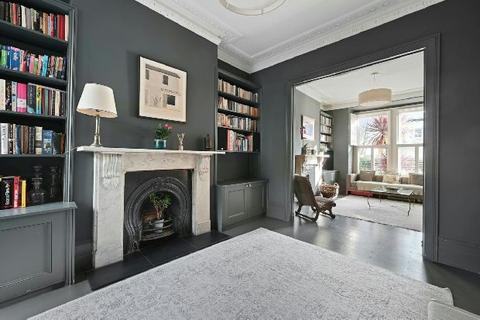 Parolles Road  Whitehall Park N19 3RE