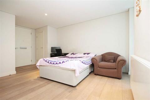 Studio to rent, Merchant Square East, London W2