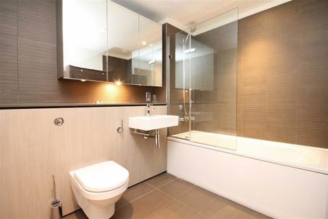 Studio to rent, Merchant Square East, London W2