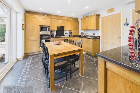 undefined, Holders Close, Billingshurst