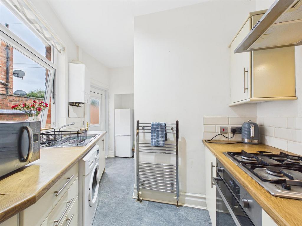 Kitchen 1.jpg