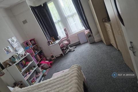 2 bedroom flat to rent, Lascotts Road, London, N22