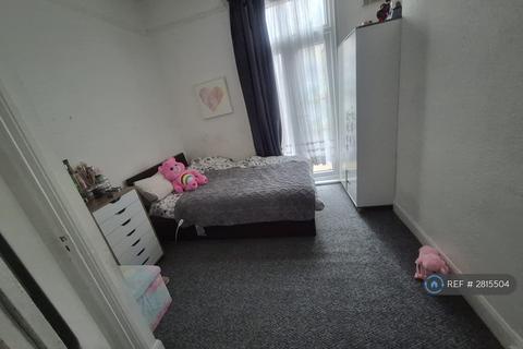 2 bedroom flat to rent, Lascotts Road, London, N22