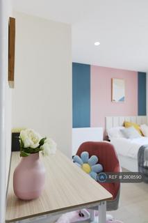 1 bedroom in a flat share to rent, Upper Richmond Road West, London, SW14