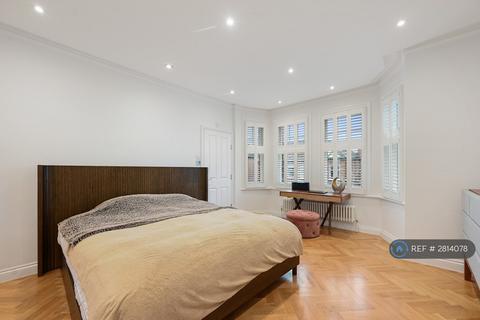 3 bedroom flat to rent, Sarre Road, London, NW2