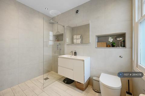 3 bedroom flat to rent, Sarre Road, London, NW2