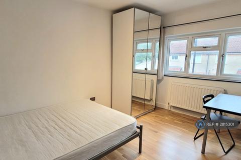 1 bedroom in a house share to rent, Milton Court Road, London, SE14