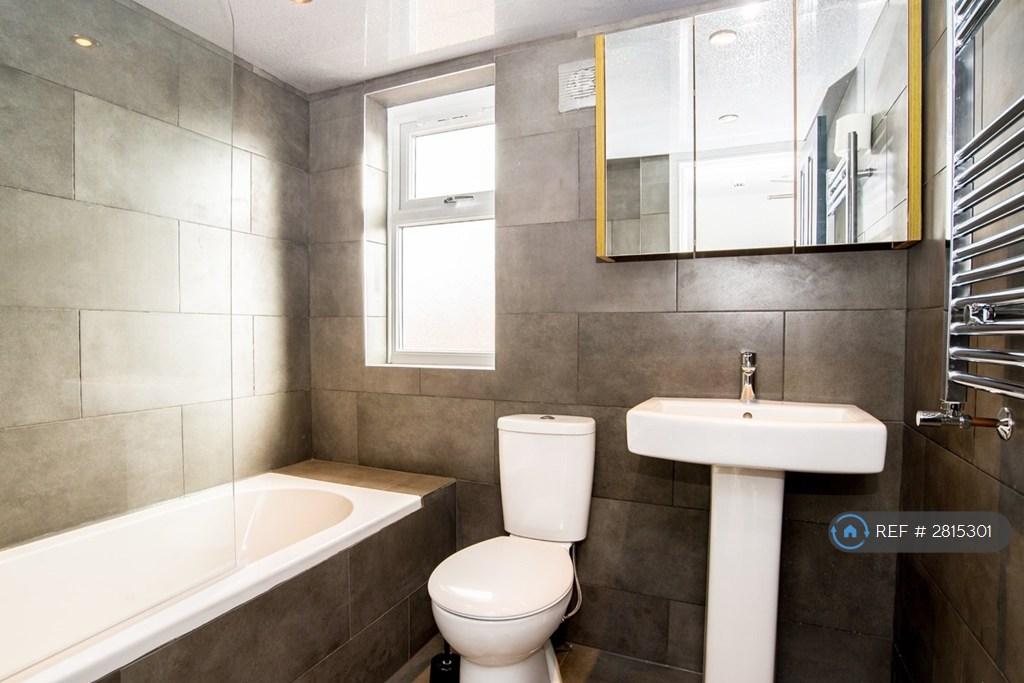 Clean Family Size Bathroom
