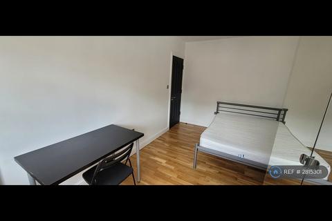 1 bedroom in a house share to rent, Milton Court Road, London, SE14
