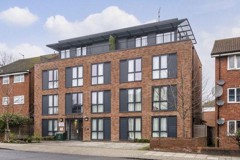 Studio to rent, Kenton Road, Harrow HA3