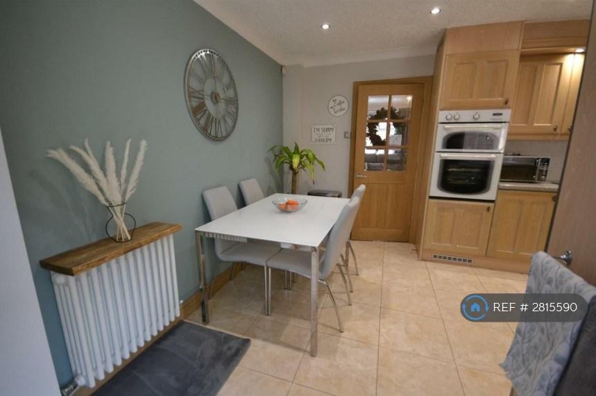Kitchen Diner Pic 1