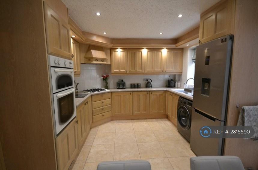 Kitchen Diner Pic 3