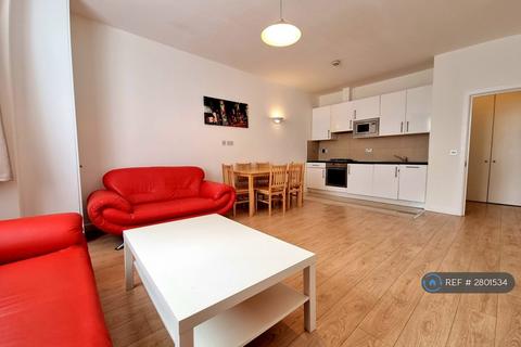 Studio to rent, Golders Green Road, London, NW11