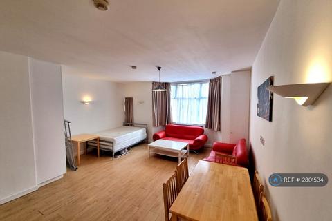 Studio to rent, Golders Green Road, London, NW11