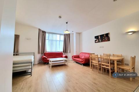 Studio to rent, Golders Green Road, London, NW11