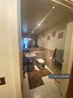 2 bedroom flat to rent, Code Court, London, NW2