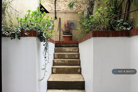 3 bedroom maisonette to rent, Kennington Lane, London, SE11