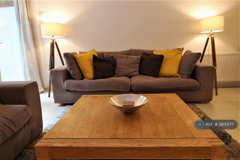 3 bedroom maisonette to rent, Kennington Lane, London, SE11