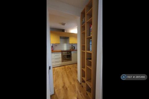 2 bedroom flat to rent, Cathcart Road, Glasgow, G42