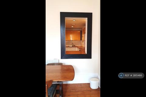 2 bedroom flat to rent, Cathcart Road, Glasgow, G42