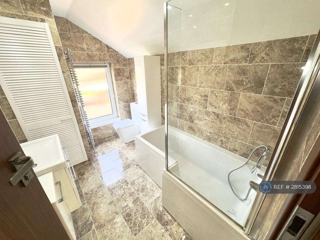 Master En-Suite