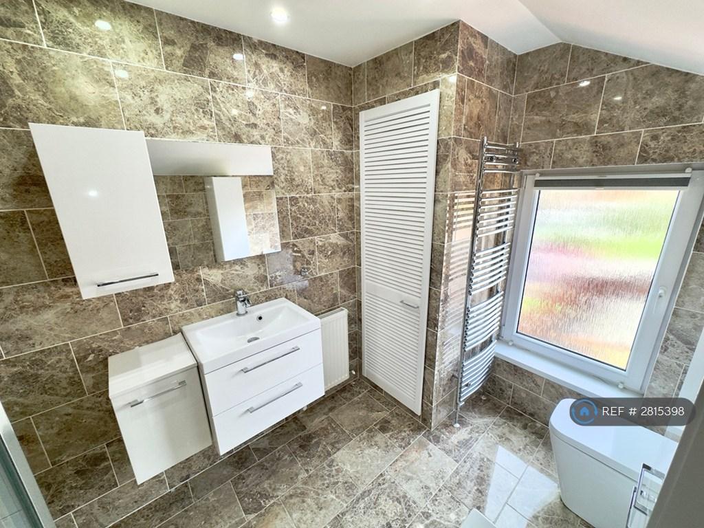 Master En-Suite