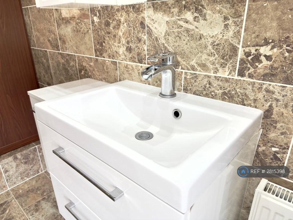 Master En-Suite