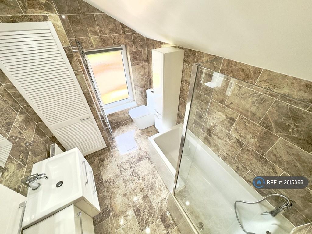 Master En-Suite