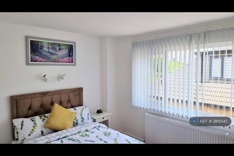 1 bedroom in a house share to rent, Ashford, Ashford, TW15