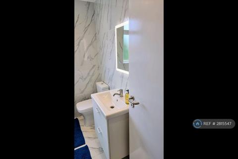 1 bedroom in a house share to rent, Ashford, Ashford, TW15