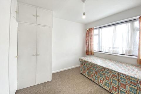 3 bedroom terraced house to rent, Waylands, Hayes, UB3