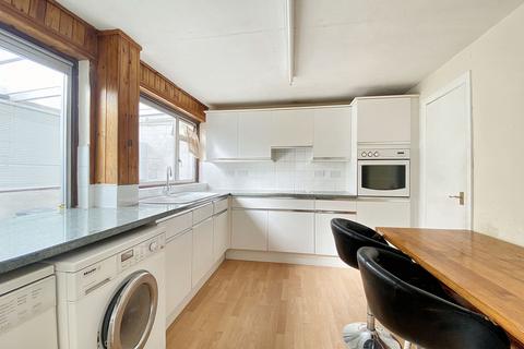 3 bedroom terraced house to rent, Waylands, Hayes, UB3